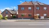 Straßenansicht - + Solides Ein- oder Zwei-Generationen-Haus +