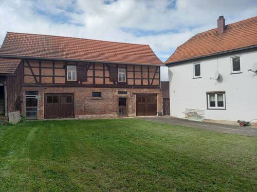 Hof/Nebengelaß mit Garagen +WH - Landleben genießen: Guter Platz zum Wohnen für die große Familie. Vierseitenhof in Sonneborn.