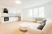 Wohn- und Essbereich - Charmantes saniertes 1,5-Zimmer Apartment Möbliert inkl. Einbauküche