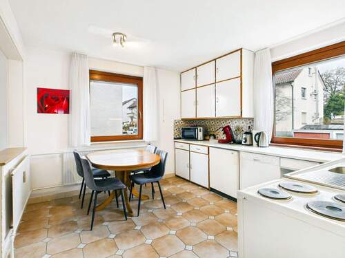 1. OG Küche - 6 Zimmer Mehrfamilienhaus, Wohnhaus in Ditzingen