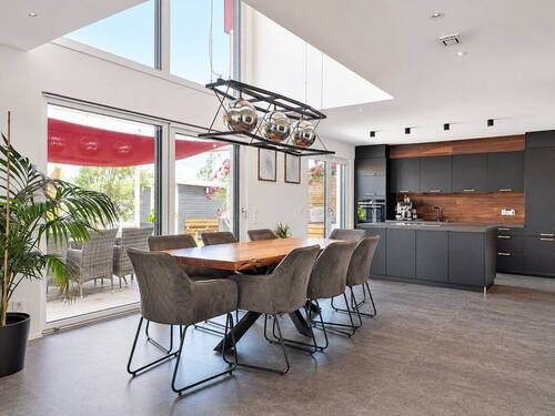Blick in die offene Küche - Einfamilienhaus mit 164,00 m&sup2; in Bensheim zum Kaufen