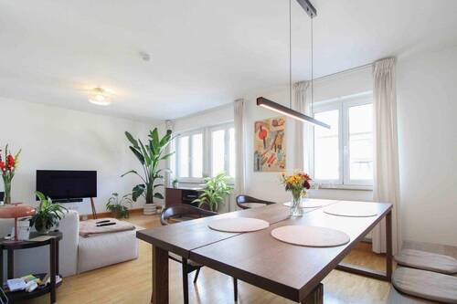 Wohnzimmer - 2 Zimmer Etagenwohnung zum Kaufen in Stuttgart