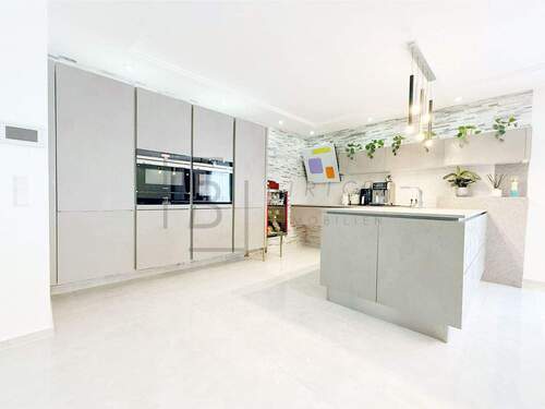 Küche - Attraktiver Gewerbekomplex mit zwei Werkstätten, Lager- und Büroflächen