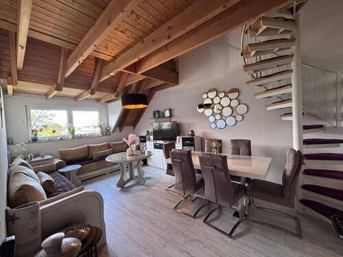 Wohnzimmer - 4 Zimmer Etagenwohnung in Mönchengladbach