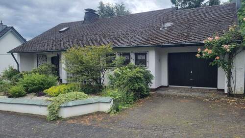 Garage - 7 Zimmer Einfamilienhaus in Breitscheid-Siebenmorgen