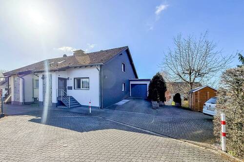 Hausansicht - 5 Zimmer Mehrfamilienhaus, Wohnhaus zum Kaufen in Lohmar