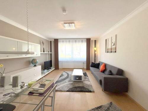 Wohnzimmer - 8 Zimmer Mehrfamilienhaus, Wohnhaus zum Kaufen in Lorscheid