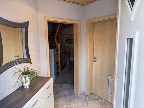 Eingangsbereich - 6 Zimmer Doppelhaushälfte zum Kaufen in Bielefeld