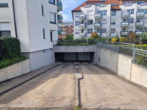 Zufahrt zur Tiefgarage - 