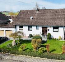 Familienfreundliches 1-2 Familienhaus mit Garten und Doppelgarage in begehrter Wohnlage von Moringen
