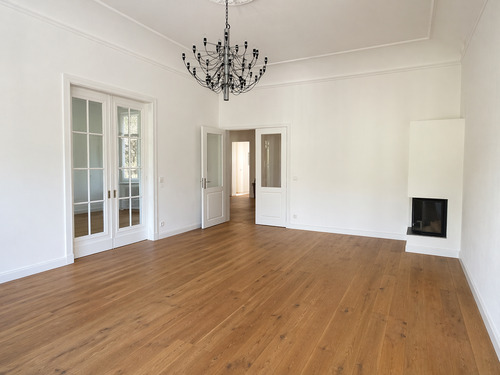 Wohnbereich mit Kamin - 4 Zimmer Etagenwohnung in Hamburg