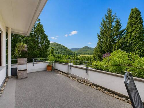 Aussicht Terrasse 2 - 5 Zimmer Etagenwohnung zum Kaufen in Bad Urach