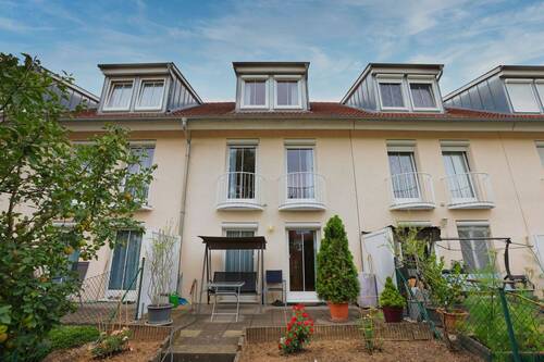 Haus 1 - 4 Zimmer Mehrfamilienhaus, Wohnhaus zur Miete in Hanau