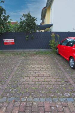 Parkplatz - Mehrfamilienhaus, Wohnhaus mit 140,00 m² in Hanau zur Miete