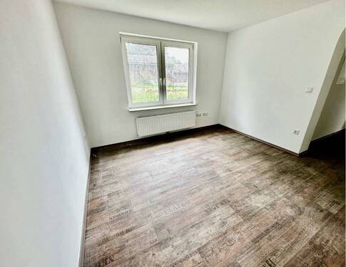 5f6dfb1c-35fe-49d6-8d66-182... - 