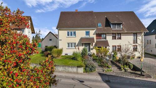 Außenansicht - Viel Platz für Ihre Träume! Schöne Doppelhaushälfte in Singen-Friedingen