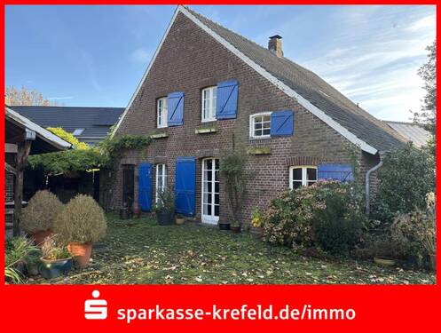 Hausansicht - Bauernhaus mit Scheune aus dem 18. Jahrhundert