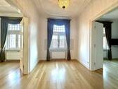 Esszimmer mit Blick in Wohnzimmer links und Arbeit - Etagenwohnung mit 100,00 m&sup2; in Frankfurt am Main zur Miete