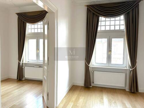 Blick ins Wohnzimmer und Esszimmer - 