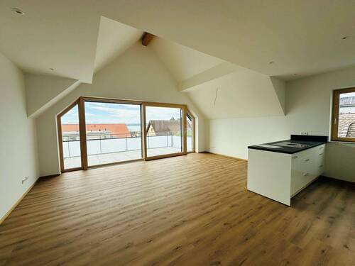 Wohn-Esszimmer mit Blick auf den Bodensee.jpg - KfW-Effizienzhaus 40 - 4,5-Zimmer-Wohnung im Neubau: Ihr sonniges Zuhause in Seenähe