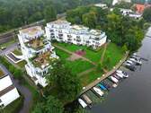 Luftaufnahme - Exklusive 3 Zimmer-Wohnung mit 2 TG-Stellplätzen in direkter Wasserlage in Berlin-Köpenick