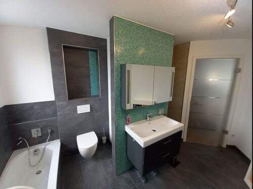 Badezimmer - Etagenwohnung mit 106,00 m&sup2; in VS-Schwenningen zum Kaufen