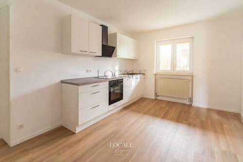 Wohnküche - Frisch saniertes 2-Zimmer-Apartment mit Terrasse & Gartenanteil - neue Einbauküche - Stellplatz