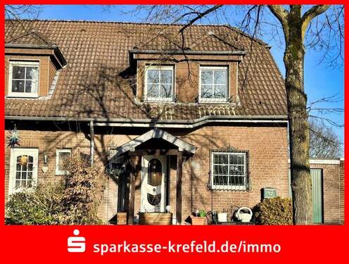 Straßenansicht - Charmante Doppelhaushälfte mit Renovierungsstau