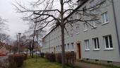 Hausansicht - Schöner und preiswert wohnen Sie bei uns - 1. OG links