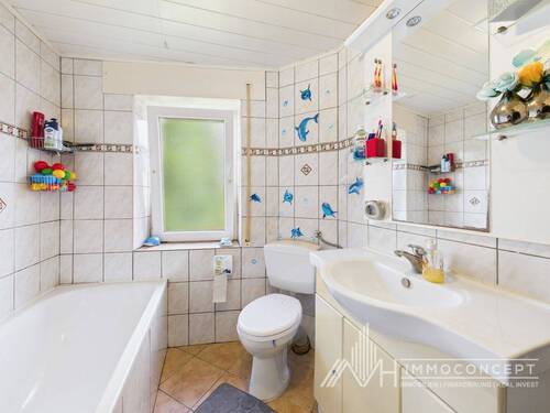 CAM04062G0-PR0045-STILL013 - 