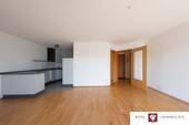 offener Wohn- und Küchenbreich - Attraktive 2-Zimmer-Wohnung mit Südbalkon, Aussicht und großer Garage in Winnenden-Höfen