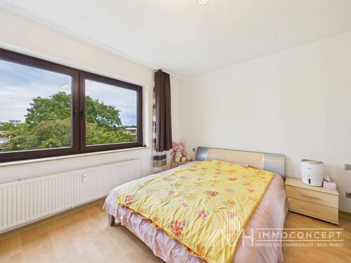 CAM04062G0-PR0043-STILL004 - 