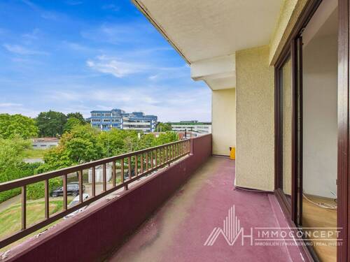 CAM04062G0-PR0043-STILL003 - 