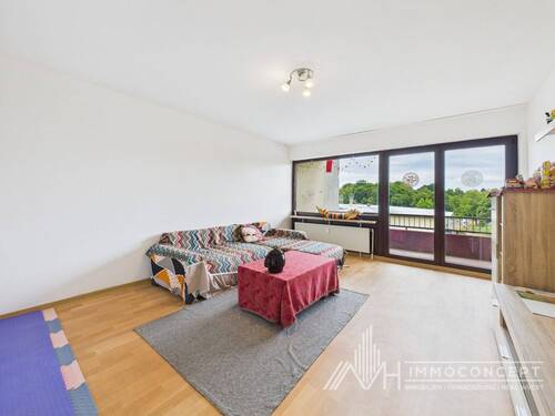 CAM04062G0-PR0043-STILL001 - 