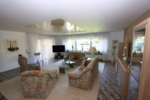 Bild 2 - 7 Zimmer Einfamilienhaus zum Kaufen in Friedberg