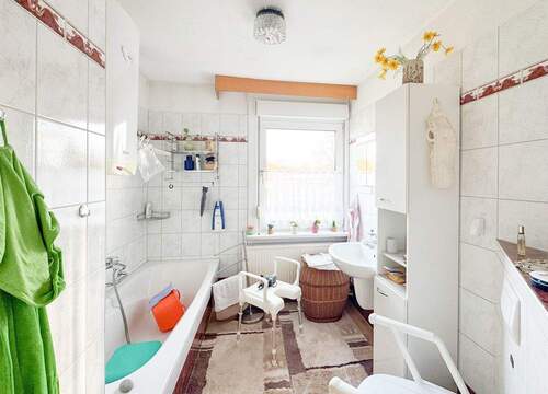 ...nebenan das Bad - 