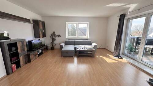 Wohnzimmer.jpeg - 3 Zimmer Etagenwohnung zur Miete in Berching