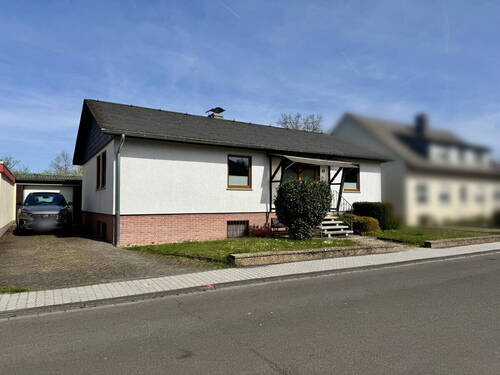 Straßenansicht - 5 Zimmer Bungalow zum Kaufen in Wittlich / Wengerohr