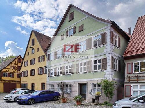 Stadthaus #1 - Historisches, aufgeteiltes Wohn- und Geschäftshaus mit Potenzial in Bestlage von Dinkelsbühl