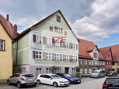 historisches Stadthaus - 7 Zimmer Mehrfamilienhaus, Wohnhaus zum Kaufen in Dinkelsbühl