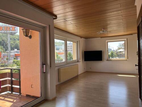 Wohn-Eßzimmer mit Balkon - Sonnige 4-Zimmer-Wohnung mit Balkon