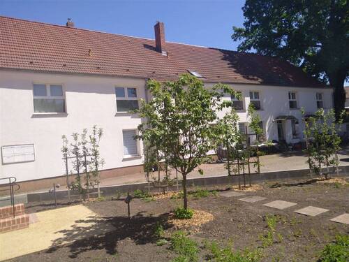 Wohnhaus Hofseite 2 - Jede Menge Potential: Mehrfamilienhaus mit Grundstück und Gewerbeanteil