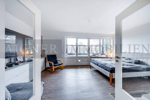 Wohnzimmer - AIGNER - Modernes 3-Zimmer-Büro mit Balkon und Blick ins Grüne - großzügig und stilvoll