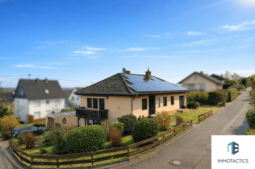 Seitenansicht - Einfamilienhaus mit vermieteter Einliegerwohnung & PV-Vergütung - Viel Platz und Potenzial