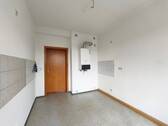 Küchenraum Rückansicht vorher - 3 Zimmer Etagenwohnung in Halle (Saale)