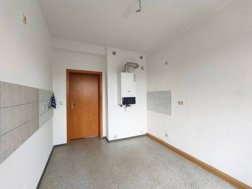 Küchenraum Rückansicht vorher - 3 Zimmer Etagenwohnung in Halle (Saale)
