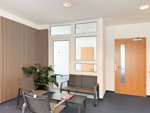 Eingangs-/ Wartebereich - 7 Zimmer Büro zur Miete in Kiel