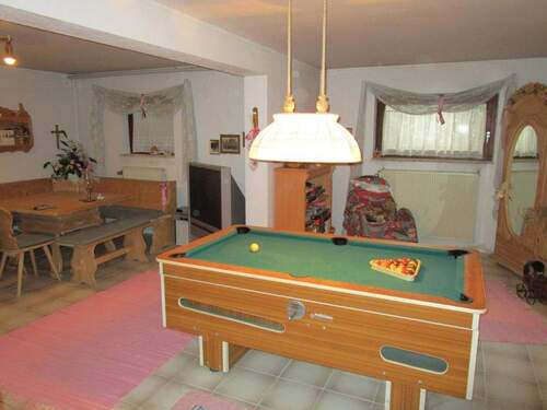 Im Keller großer Hobbyraum - 