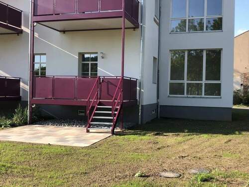 Blick zum Balkon & Terrasse - 