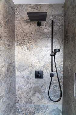 Schöne bodengleiche Dusche - 